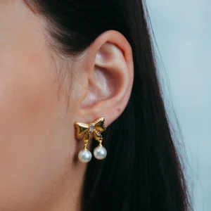 Alternative view of The Ari Pearl Ribbon Earring