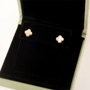 Sweet Alhambra Earstuds, Mother-of-Pearl, Yellow Gold - VCARA44800