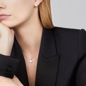 Sweet Butterflies Earstuds, Mother-of-Pearl, Yellow Gold - VCARN5JM00