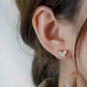 Sweet Butterflies Earstuds, Mother-of-Pearl, Yellow Gold - VCARN5JM00