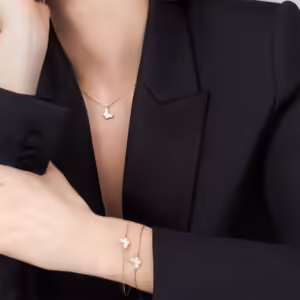 Sweet Butterflies Pendant, Yellow Gold, Mother Of Pearl - VCARF69300